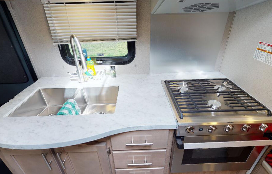 Class C Motorhome-Large (C-Large), , hi-res image number 12